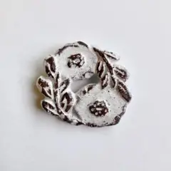 陶器のお花ブローチ