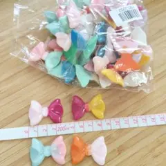 多色リボン型デコレーションパーツ 50個入り