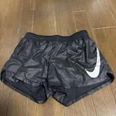Nike 黒 ショートパンツ