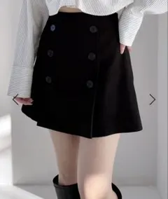 ブラック ボタン付きミニスカート