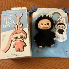 PIN FOR LOVE THE MONSTERS 黒　イニシャル ラブブ R