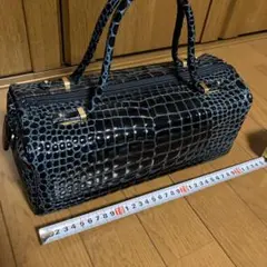 エナメル調クロコダイル風ハンドバッグ　ネイビー　ブルー