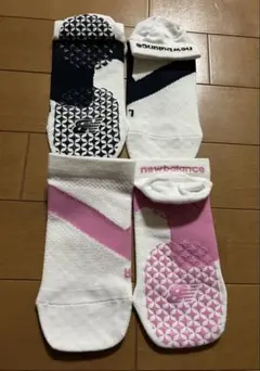 ニューバランス ランニングソックス未使用【レディースS】2色セットのサムネイル