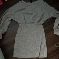 グレー肩出しワンピース