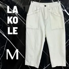 美品✨【LAKOLE】クロップドデニムパンツ　黒ステッチ　ウエストゴム　紐　白Mのサムネイル