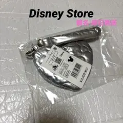 新品未使用　ディズニーストア　ベイマックス ポーチ シルバー　ハート型押し　即日のサムネイル