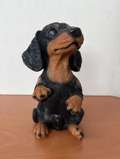 ミニチュアダックスフンド 犬置物（台付き） - メルカリ