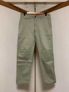 ユニクロ　チノパン カーキ系ベージュのサムネイル