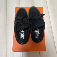 猫*️様 etnies エトニーズ スニーカー ブラック ガムソールのサムネイル