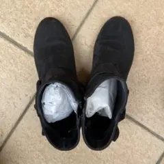 H&Mのブーツです。サイズは21.5〜22センチです。試着のみの着用です。