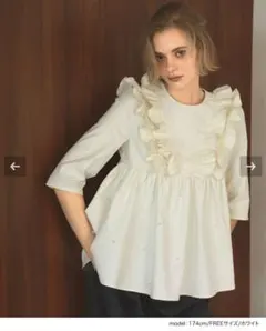 ペプラムフリルパールトップス　ホワイト