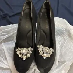 ビジュー付きブラックハイヒール