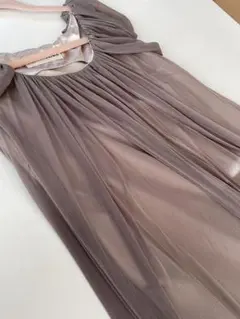 グレージュ プリーツデザイン ノースリーブワンピース