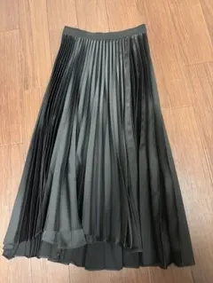 完売！人気！　theory ✖️ UNIQLO ブラック プリーツ ロングスカート