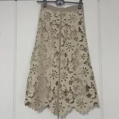ベージュ 花柄レース フレアスカート ひざ丈のサムネイル