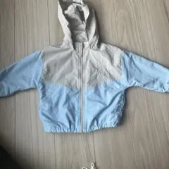 水色とベージュのフード付きジャケット
