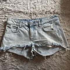 ZARA TRF ダメージデニム　ショートパンツ　サイズEUR38 US96のサムネイル