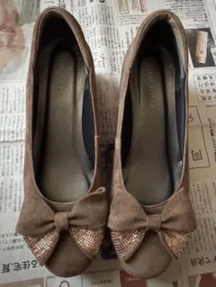 週末値下げ！　Hills Avenue リボン付きブラウンウェッジパンプス