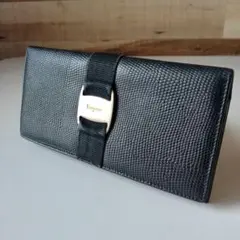 希少 サルヴァトーレ フェラガモ 二つ折り財布 レザー 【0134】 - メルカリ