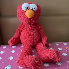 ユニクロ×KAWS コラボ　エルモ　ぬいぐるみ　SESAME STREETのサムネイル
