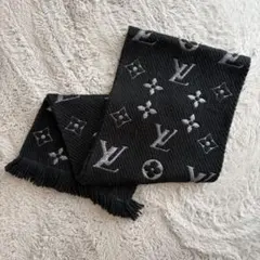 LOUIS VUITTON エシャルプロゴマニア