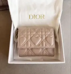 Dior 三つ折り財布 カナージュ ハート ピンクベージュのサムネイル