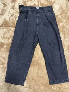ダークグレー ワイドパンツ 調整可能ベルト付きのサムネイル