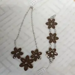 花モチーフ ネックレスとブレスレットセット