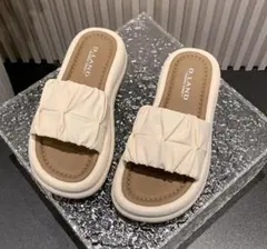 厚底サンダルのサムネイル