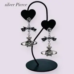 シルバーピアス リボンと土星モチーフ新品未使用品