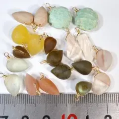 サービス品＊天然石の豪華なチャームアソートk63