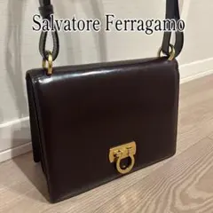 Salvatore Ferragamoガンチーニ ロゴ レザー ショルダーバッグ