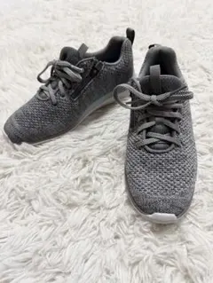 美品✨ヨネックス　スニーカー　パワークッション　3.5E サイズ23.5