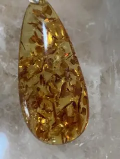 ペンダントトップ　天然　花アンバー　s925 縦長　金運