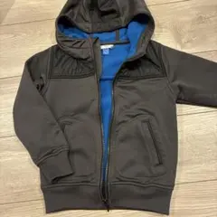 黒いフード付きパーカー 110サイズ