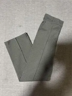 カーキ（オリーブ）カラー系チェック柄スラックス