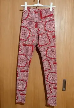 ヨギーサンクチュアリ yoggysanctuary バンダナ柄　レギンス　レッド