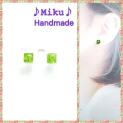 No.602-C　琉球ガラス⭐樹脂ポストピアス☆5mmキューブ型☆グリーン