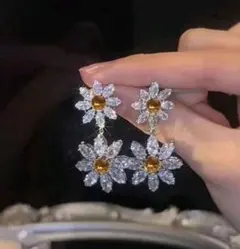 花型ドロップピアス 透明・オレンジ