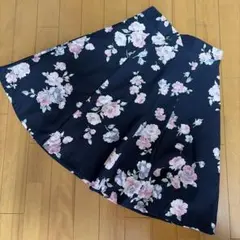 ネイビー 花柄 フレアスカートお値下げしましたのサムネイル