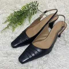 【美品.未使用】TRUSSARDI トラサルディ黒 25レザー ヒールパンプスのサムネイル