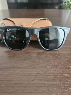 【ほぼ未使用】Ray-Ban サングラス Black ケース付き