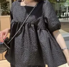 神戸レタス ぽこぽこバックリボンペプラムトップス スクエアネック 黒