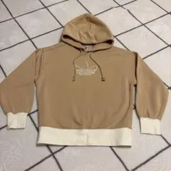 adidas フード付きパーカー ベージュ
