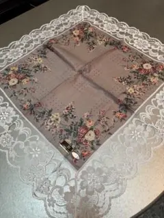 CAMBRIDGE UNIVERSITY 花柄ハンカチ　大判