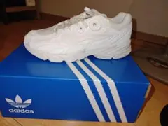 (新品未使用)adidas ASTIR W ホワイトスニーカー 27.5