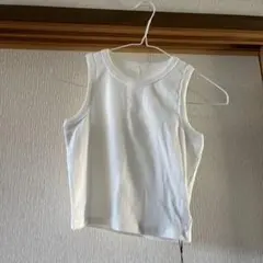 白タンクトップ