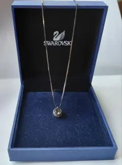 美品 SWAROVSKI スワロフスキー 4粒スイングネックレス 石取れなし 