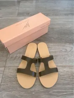 【美品】ニコラスライナス　サンダル　ブラウンのサムネイル