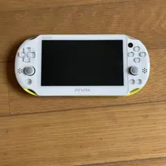 珈*琲様 PS Vitaライムグリーン/ホワイト16GBメモリーカード付き充電ケ